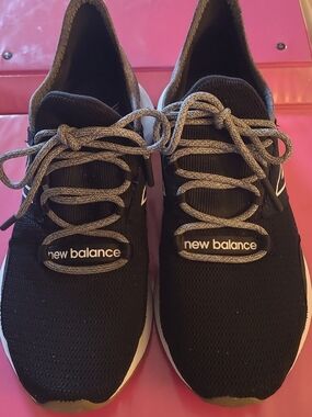 Womens New Balance Shoes Fresh Foam Roav Size 7.5. Excellant Condition.